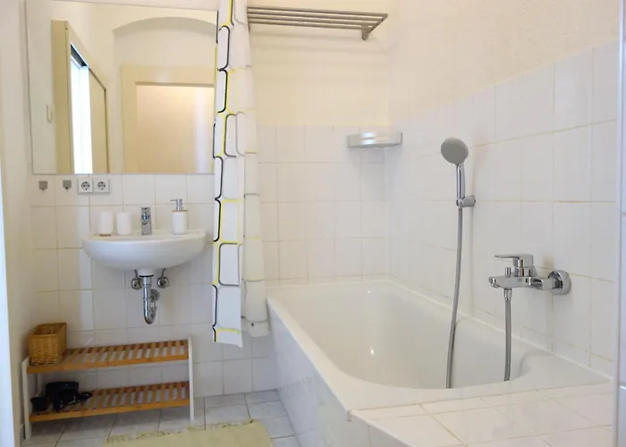 2r-wohnung Am Rande Der Neustadt Lägenhet